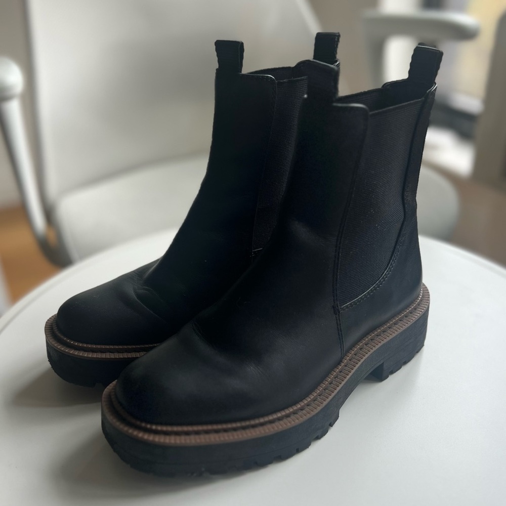 Sam Edelman Chelsea Lug-sole Boot